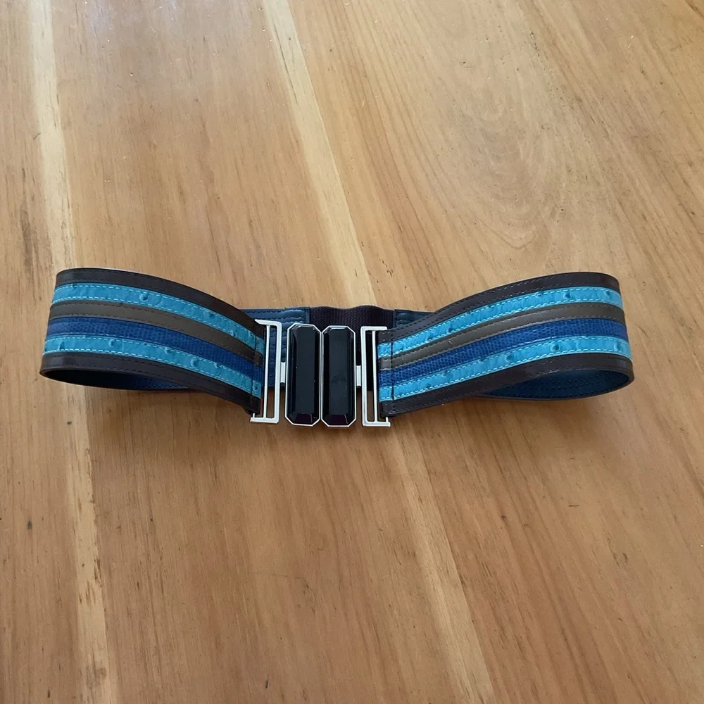 Stretch Elastic Men's Belt with Blue Stripe Accent